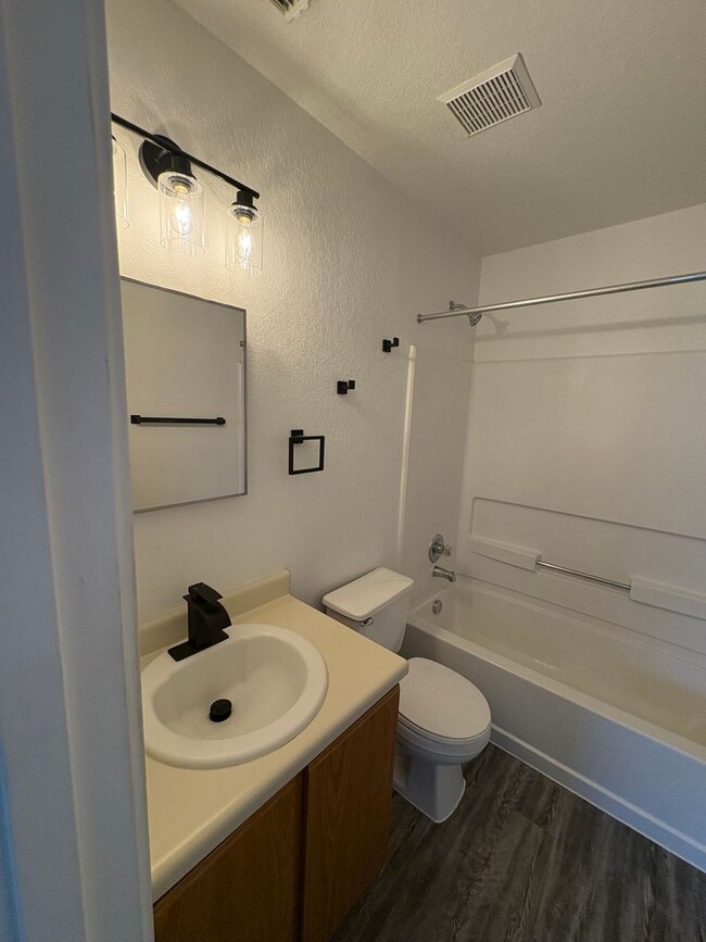 Building Photo - Beautiful Renovated Home in Bridgewood