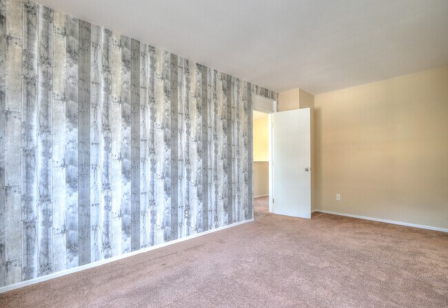 Building Photo - 34212 Woodmont