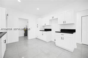 Building Photo - 1301 Sharar Ave
