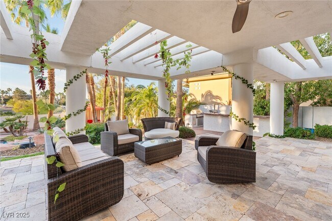 Building Photo - 2057 Troon Dr