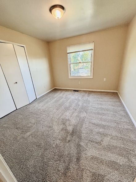 Building Photo - 116 Regents Blvd