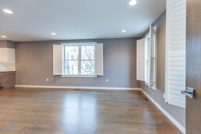 Building Photo - 1330 Montello Ave NE