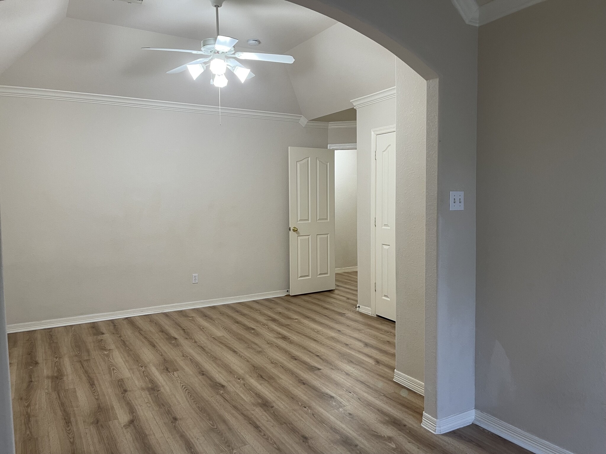 Building Photo - 6410 E Linpar Ct