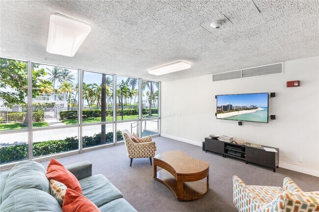 Building Photo - 2655 Collins Ave