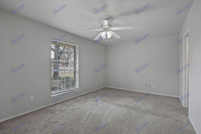 Building Photo - 213 Gregory Dr