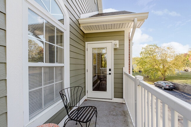 Building Photo - Wonderful 2 bedroom 2 bath Condo End Unit ...