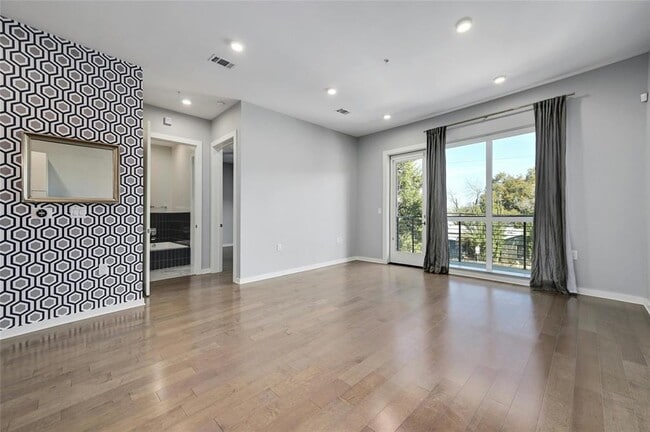 Building Photo - 207 W Johanna St