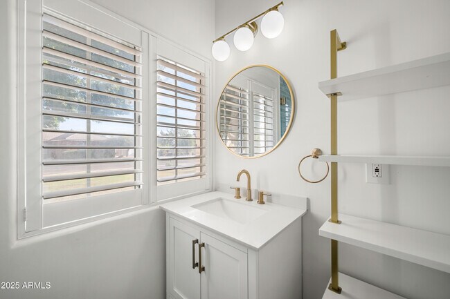 Building Photo - 4352 E Santa Rosa Pl