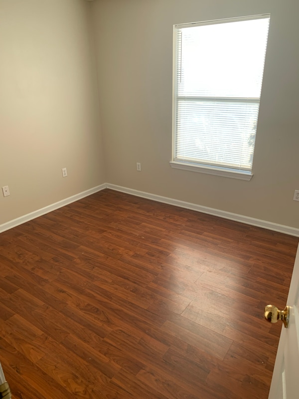 Building Photo - 530 Summer Dr