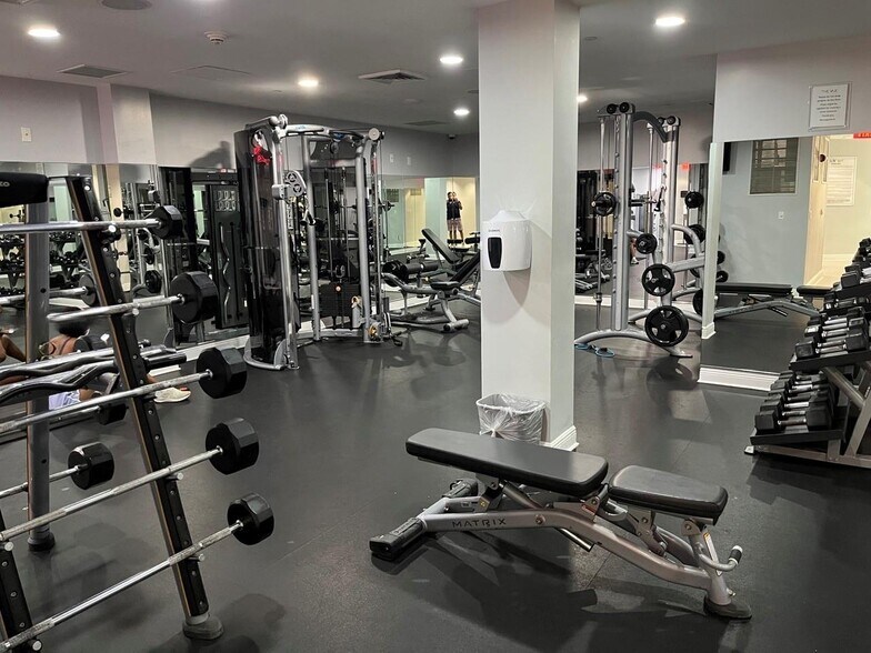 Building Photo - 1250 S Miami Ave