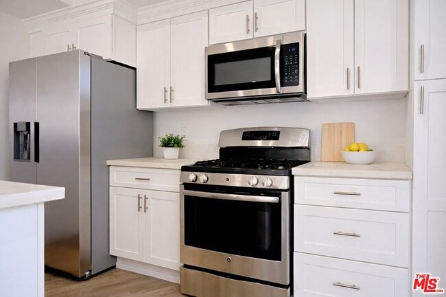 Building Photo - 842 11th St