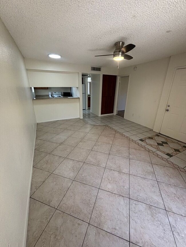 Building Photo - 1201 S McClintock Dr