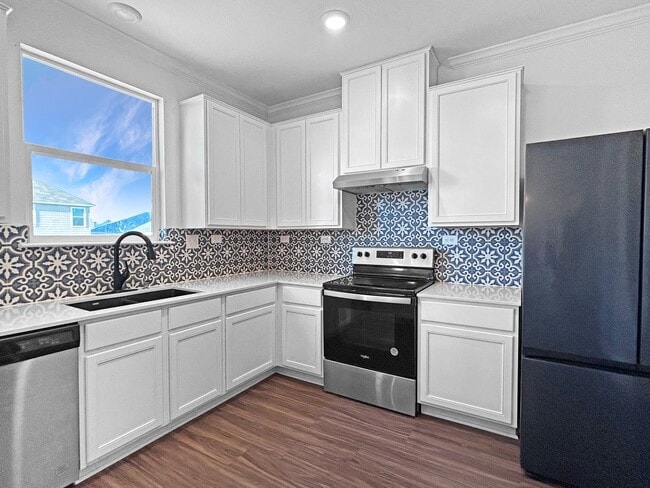 Building Photo - Comfy Converse Home—Stylish Upgrades, Grea...