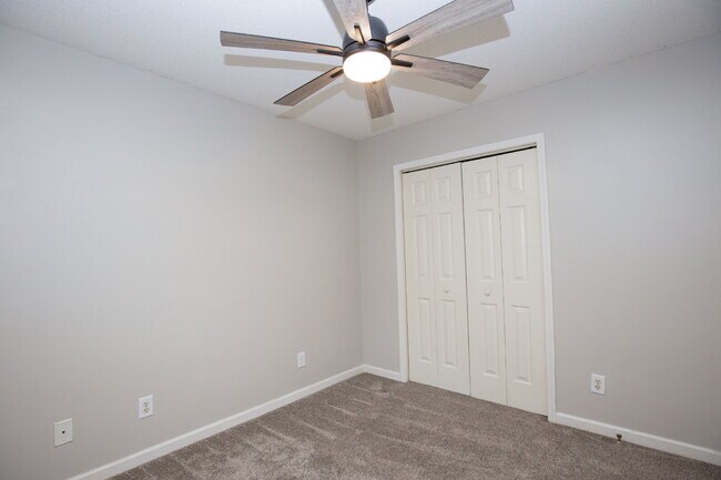 Building Photo - Charming 3 Bedroom, 2,5 Bath home with hug...