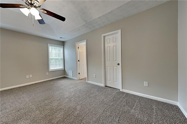 Building Photo - 70 Leighs Grove Way