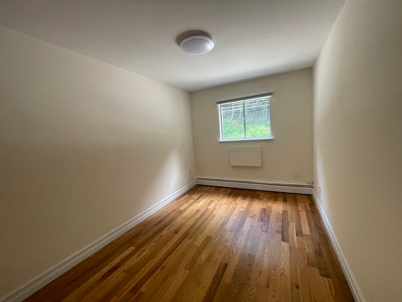 Building Photo - 2744 Johnson Ave