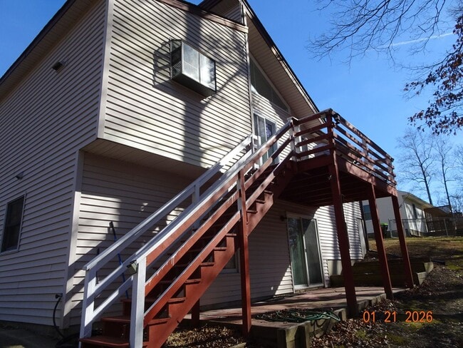 Building Photo - 4 bedrooms 2.5 bathrooms Single Family Home for Rent