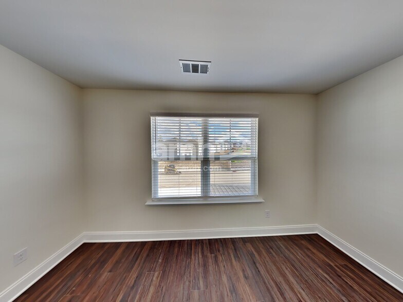 Building Photo - 2048 Williamshire Ln