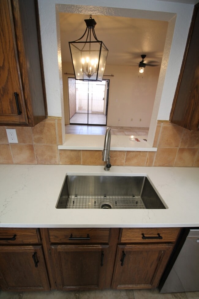 Building Photo - 2486 N Ironwood Ridge Dr