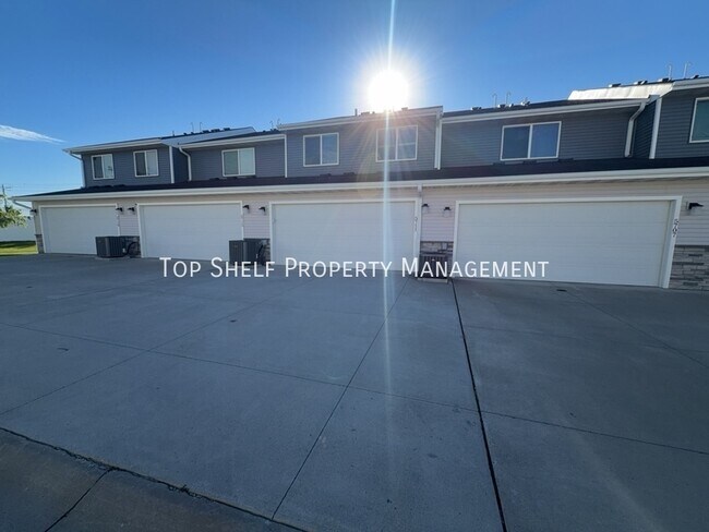 Building Photo - 5711 NE Lowell Ln