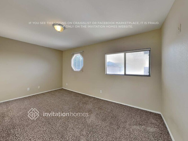 Building Photo - 1533 S Halsted Dr