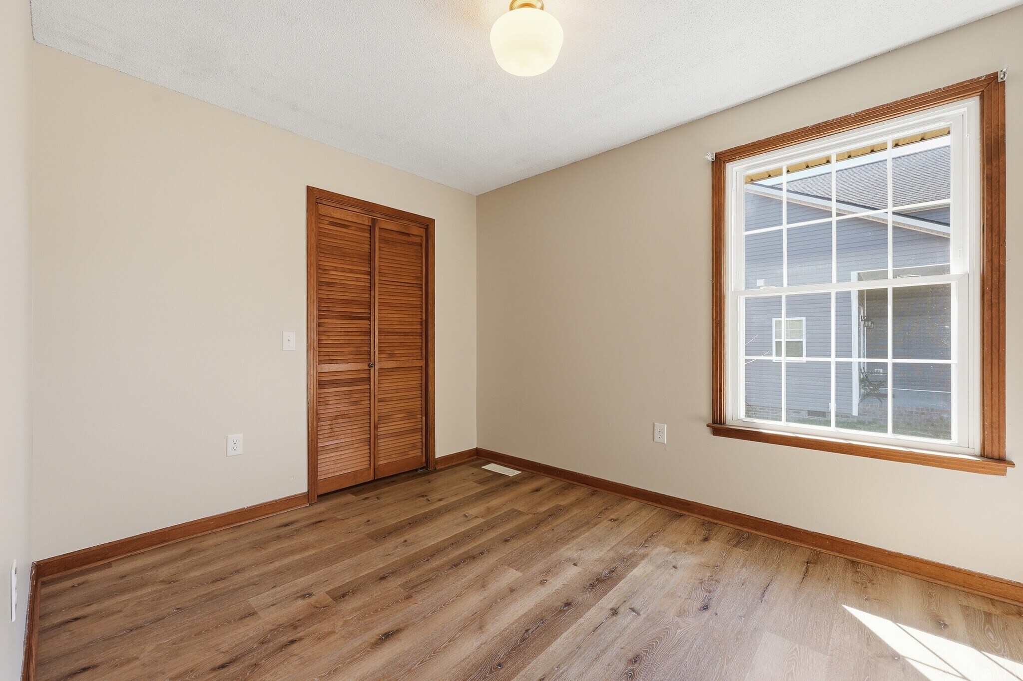 Building Photo - 1325 Sun Valley Rd