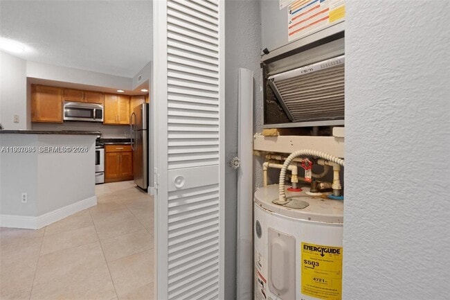 Building Photo - 12400 Vista Isles Dr