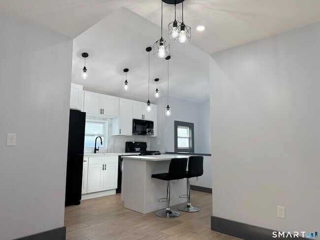 Building Photo - 134 Hubinger St