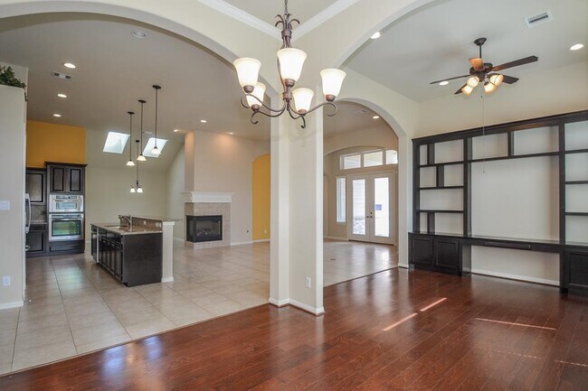 Building Photo - 6411 Edinburgh Ct