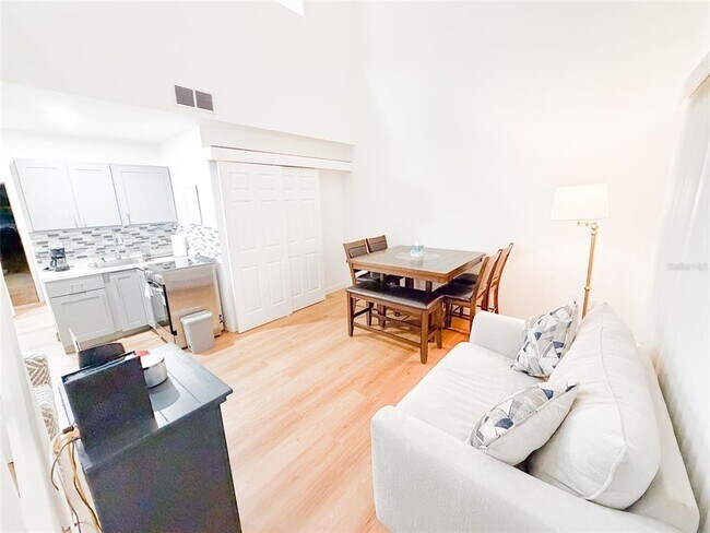 Building Photo - 10246 Turkey Lake Rd