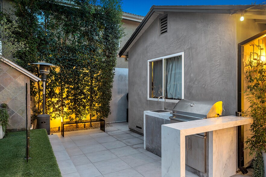 Building Photo - 4716 Tyrone Ave