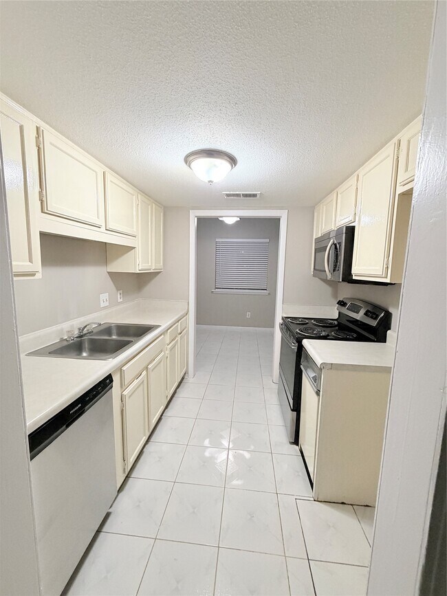 Building Photo - 12847 Briarwest Cir