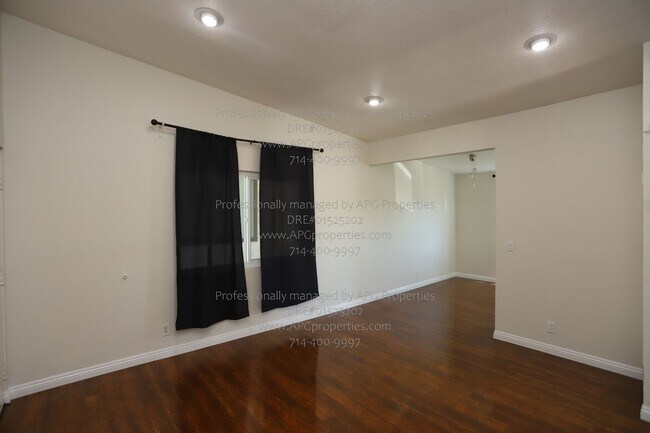 Building Photo - 636 E Birch St