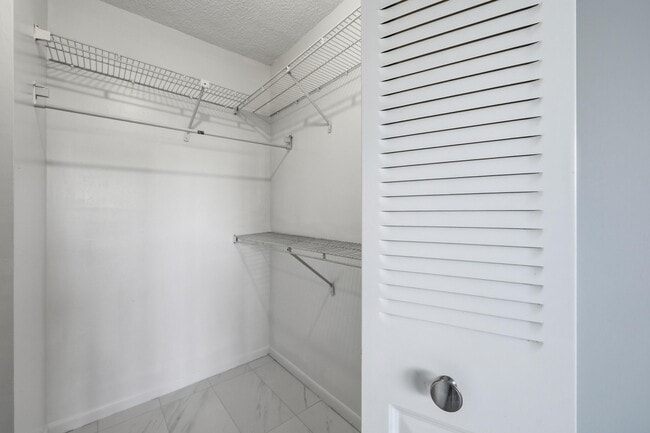 Building Photo - 4700 Lucerne Lakes Blvd W