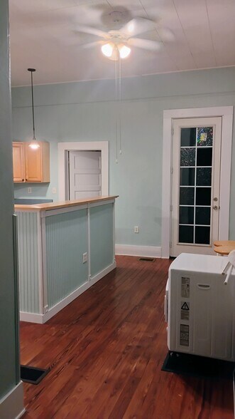 Building Photo - 518 E Lemon Ave