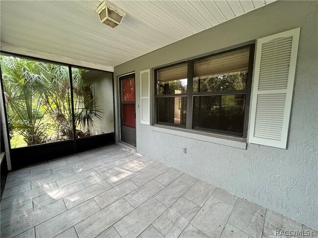 Building Photo - 7236 E Oak Isle Dr