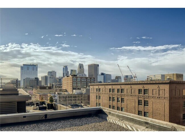 Building Photo - 700 N Washington Ave