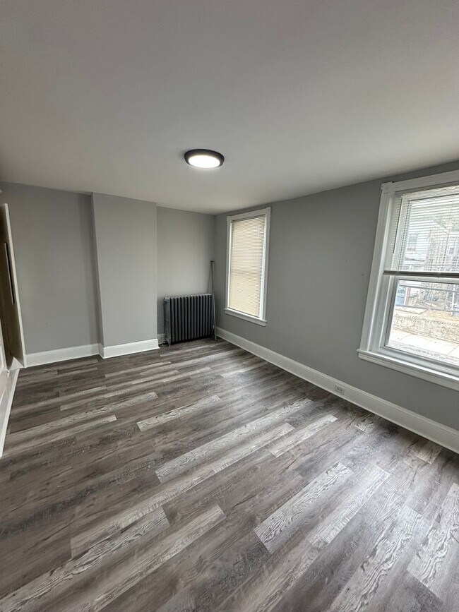 Building Photo - 117 N Front St