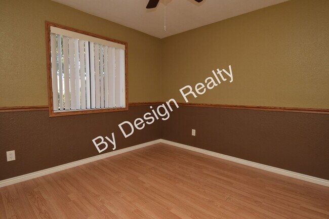 Building Photo - Eastside 3 Bed 2 Bath Gem with 2 Car Garage and Large Private Fenced Yard