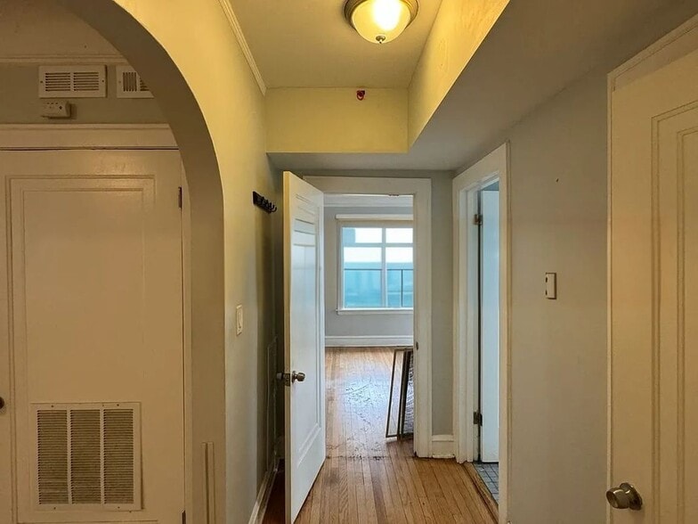 Building Photo - 4935 Hull St