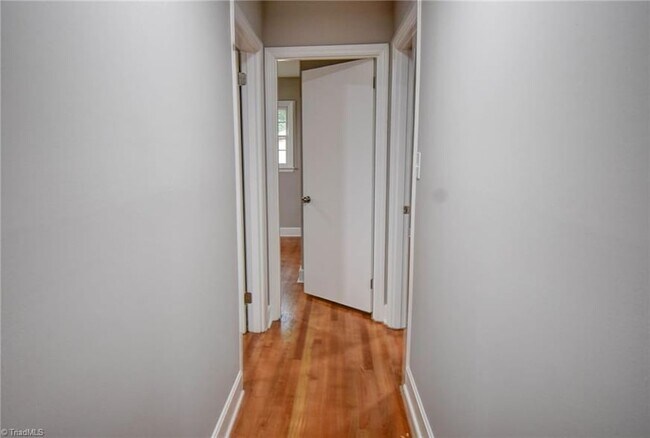 Building Photo - 318 Collinwood Dr