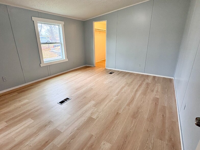 Building Photo - 3913 37th Ave N