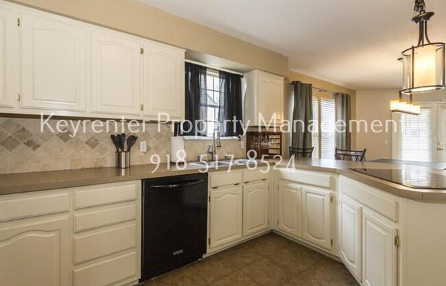 Building Photo - 3 Bed | 2.5 Bath in Jenks!