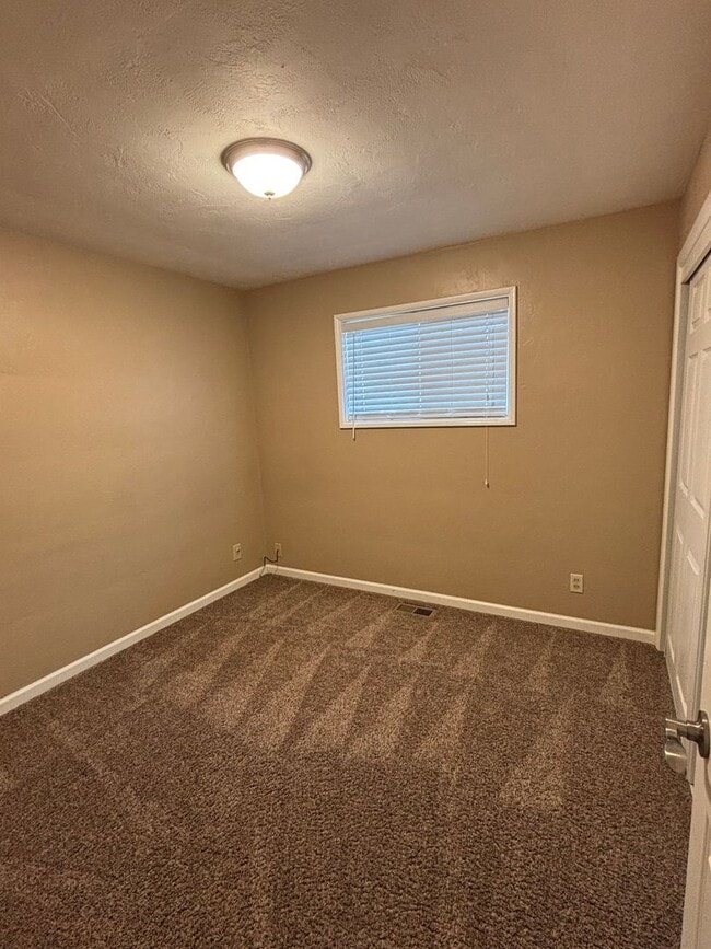 Building Photo - 2 Bedroom Townhouse Less than 2 Miles from OSU