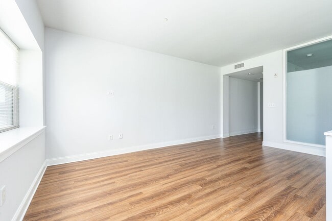 Building Photo - 18 E Lancaster Ave