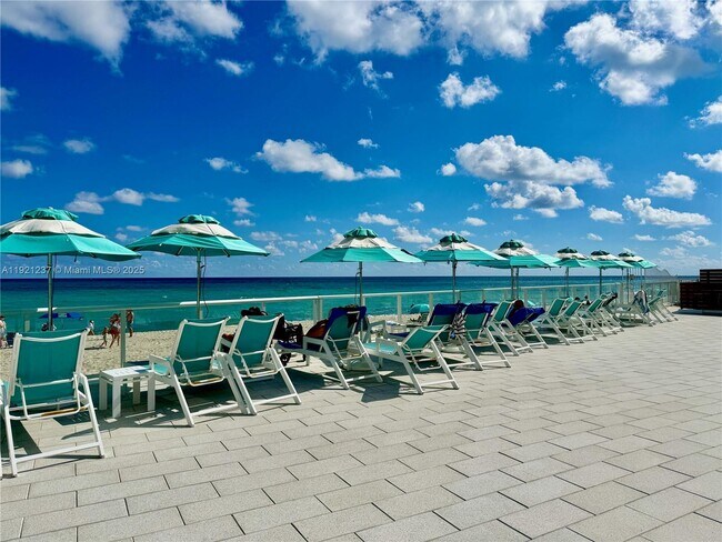 Building Photo - 3140 S Ocean Dr