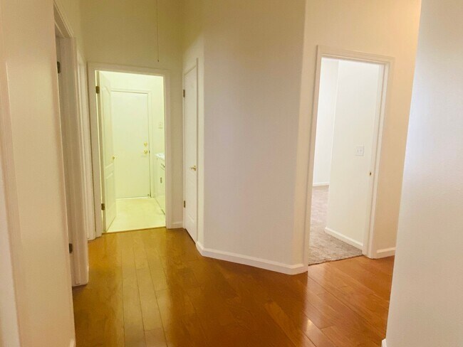 Building Photo - $2,550 Peach & Alluvial, Pool + Clovis Trail Access | W. Fallbrook Ave, Clovis