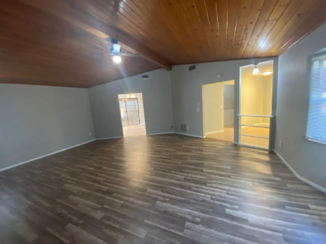 Building Photo - 3 Bedroom 2 Bath home in New Smyrna Beach for RENT!