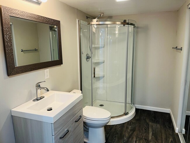 Building Photo - Beautiful 3 bedroom, 3 bathroom with large...