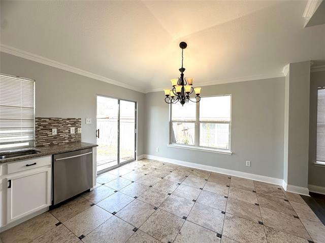 Building Photo - 813 Essex Dr